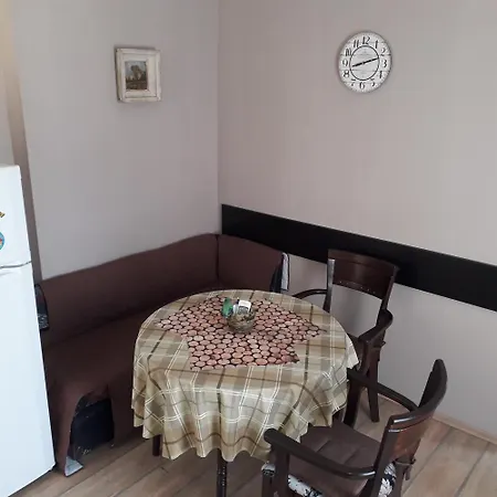 V Apartment *